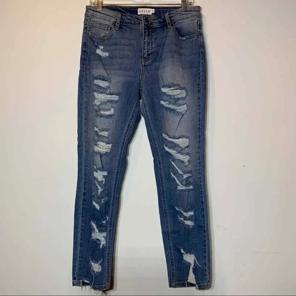 EUC Cello High Rise Ripped Distressed‎ Faded Denim Jeans Size 9